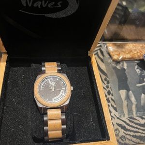 Men’s beautiful Waves watch great price !!! Beautiful Beach lifestyle watch .